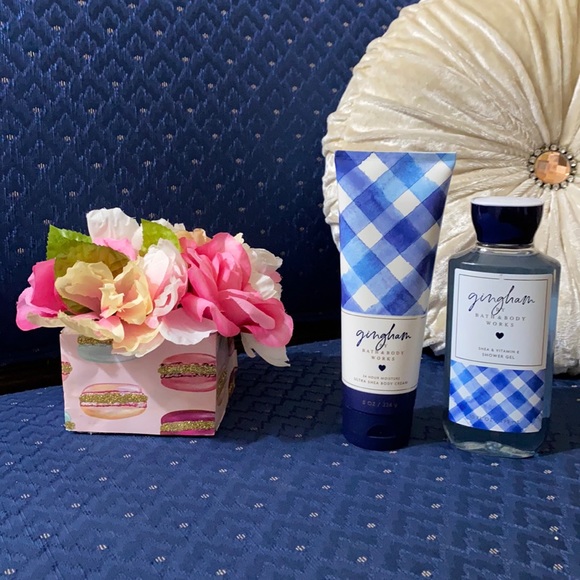 Bath & Body Works Other - ❤️BATH & BODY WORKS SET. .   GINGHAM SCENT